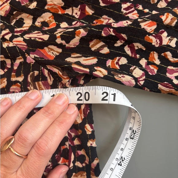 Jane and Delancey Medium Black Abstact Leopard Printed Loose long sleeve Blouse - Picture 10 of 11